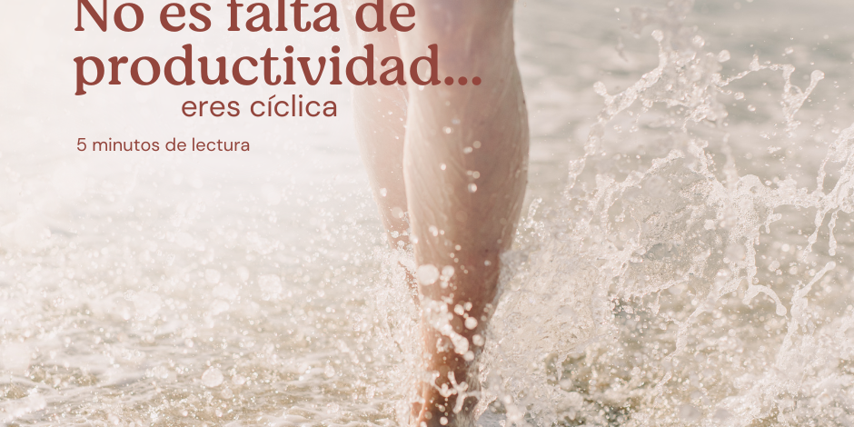 Mujer creativa trabajando desde su ciclicidad femenina y energía creativa natural
